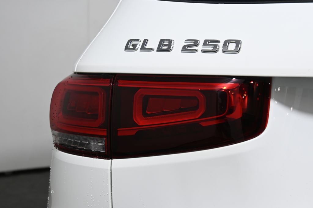 Thumbnail: 2022 Mercedes-Benz GLB - 12