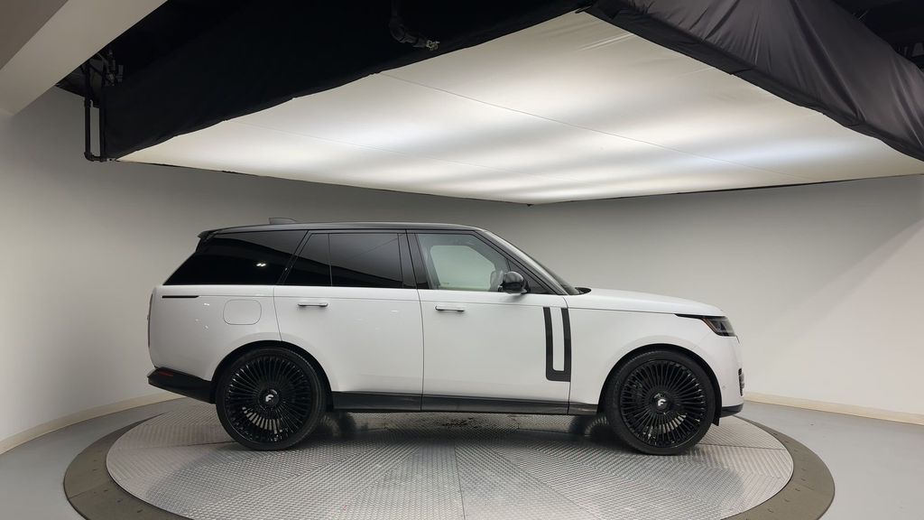 2023 Land Rover Range Rover SE 9