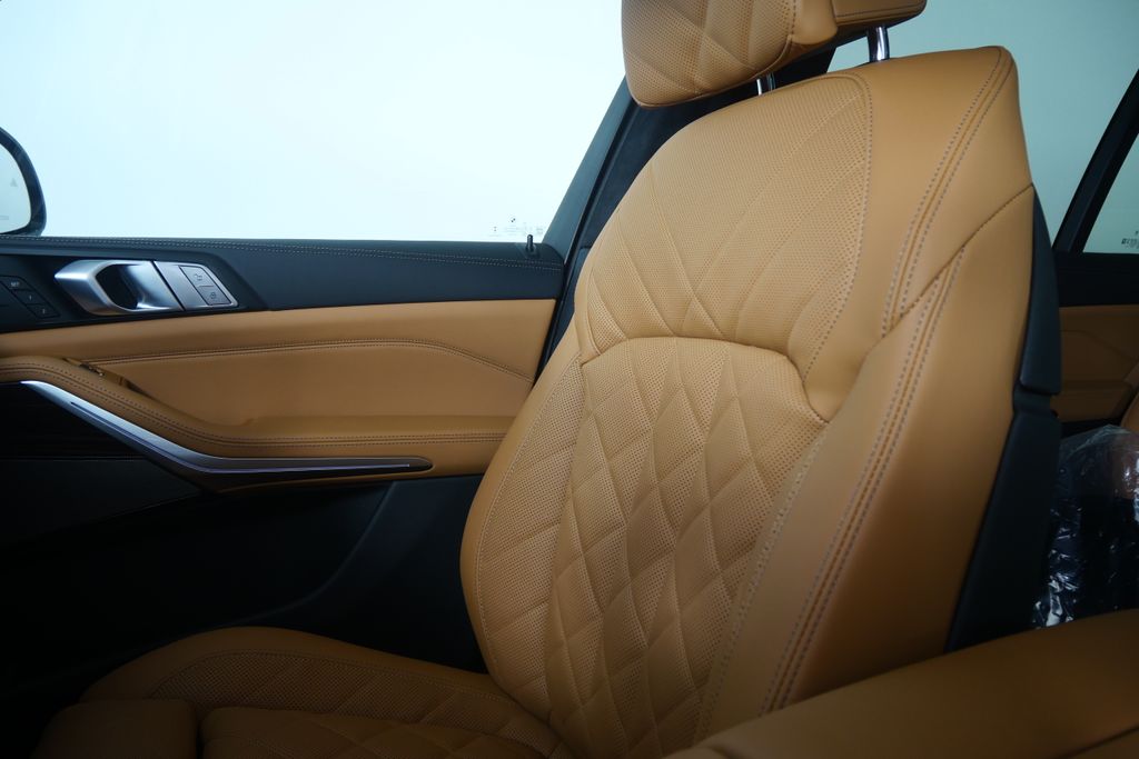 Thumbnail: 2026 BMW X7 - 23