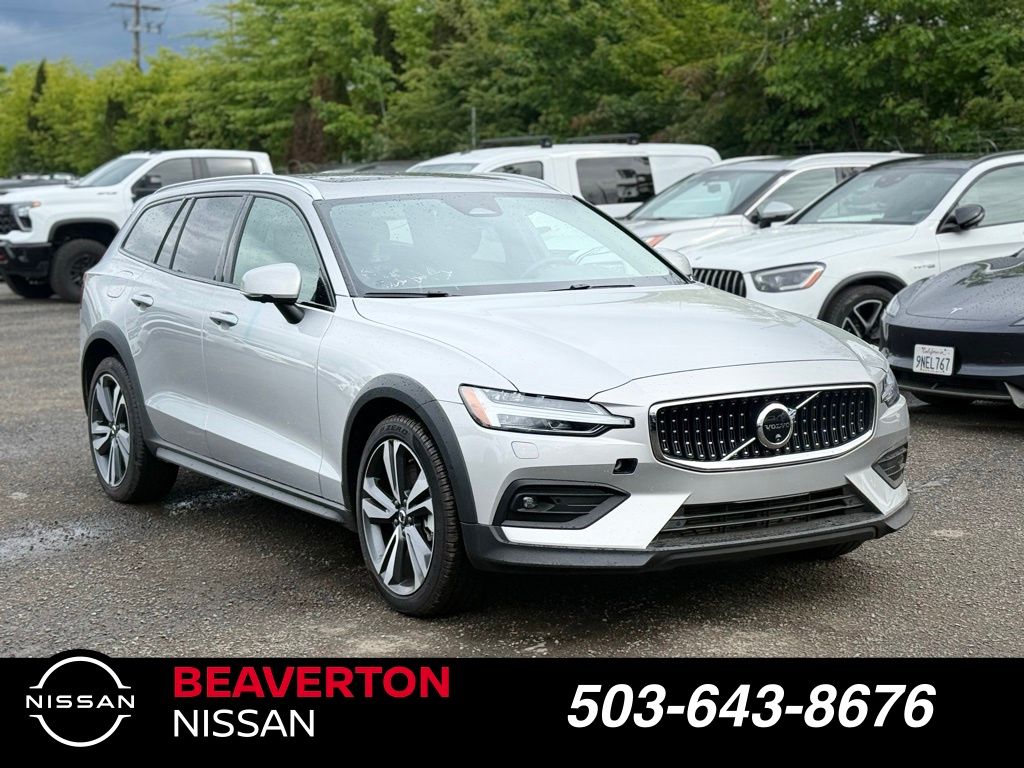 Silver Dawn Metallic 2025 Volvo V60 Cross Country B5 Plus AWD Wagon All-Wheel Drive Automatic