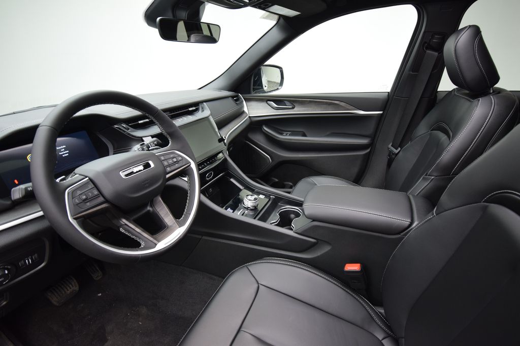 new 2026 Jeep Grand Cherokee car, priced at $49,975