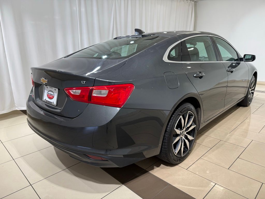 Thumbnail: 2017 Chevrolet Malibu - 6