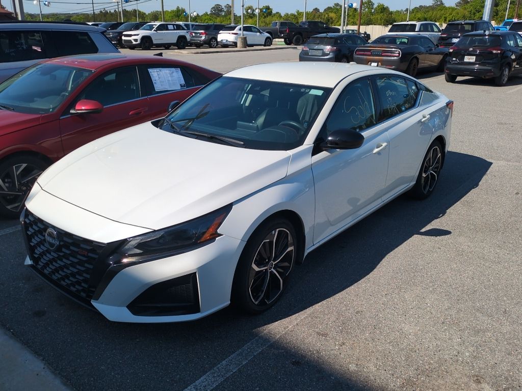 Pearl White Tricoat 2025 Nissan Altima 2.5 SR FWD Sedan Front-Wheel Drive Continuously Variable Transmission