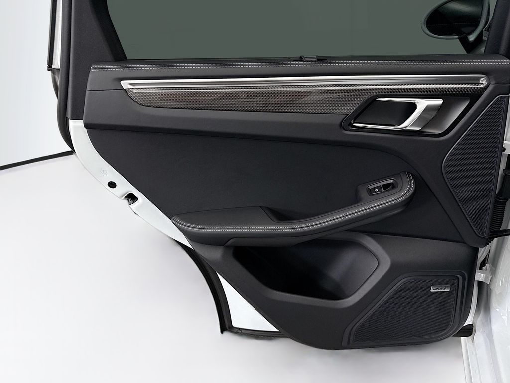 Thumbnail: 2024 Porsche Macan - 27