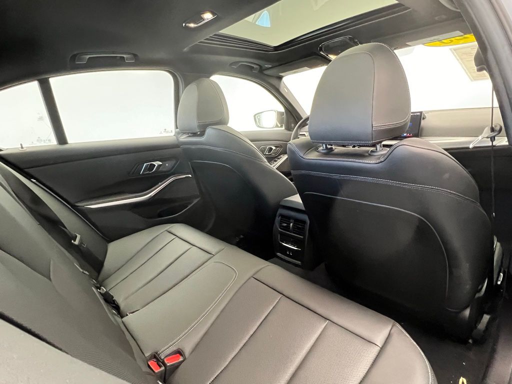 Thumbnail: 2025 BMW 3 Series - 8