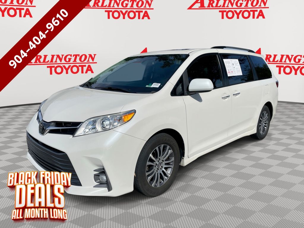 2020 Toyota Sienna XLE