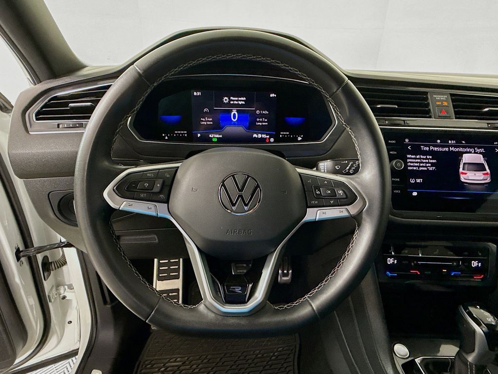 Thumbnail: 2023 Volkswagen Tiguan - 11