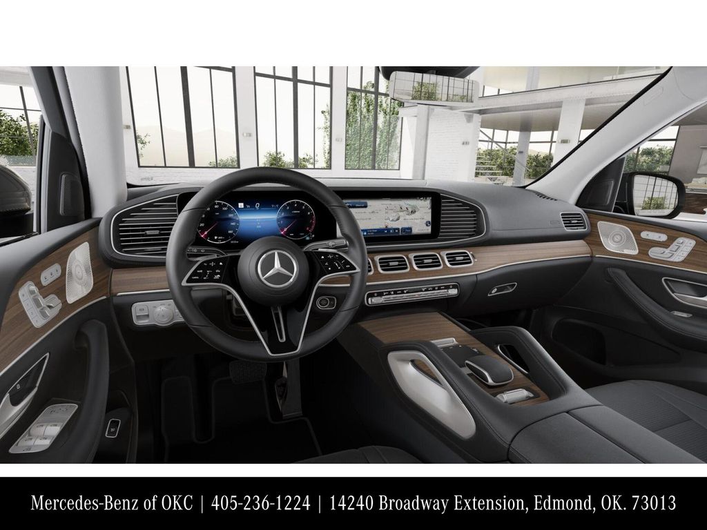 2026 Mercedes Benz GLS 450 4MATIC photo 4