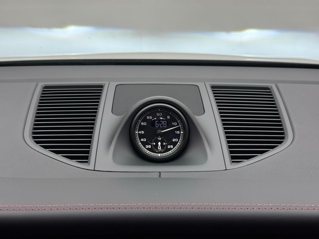 Thumbnail: 2026 Porsche Macan - 19