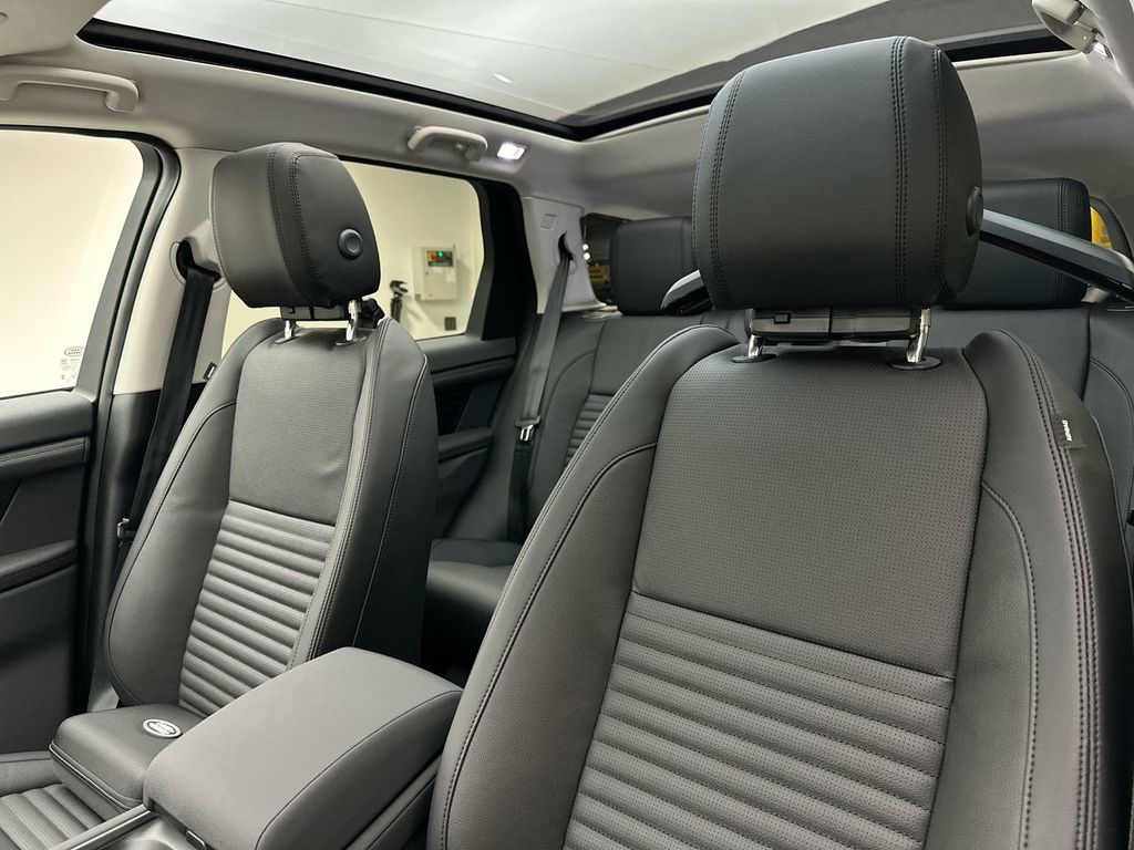 Thumbnail: 2025 Land Rover Discovery Sport - 10