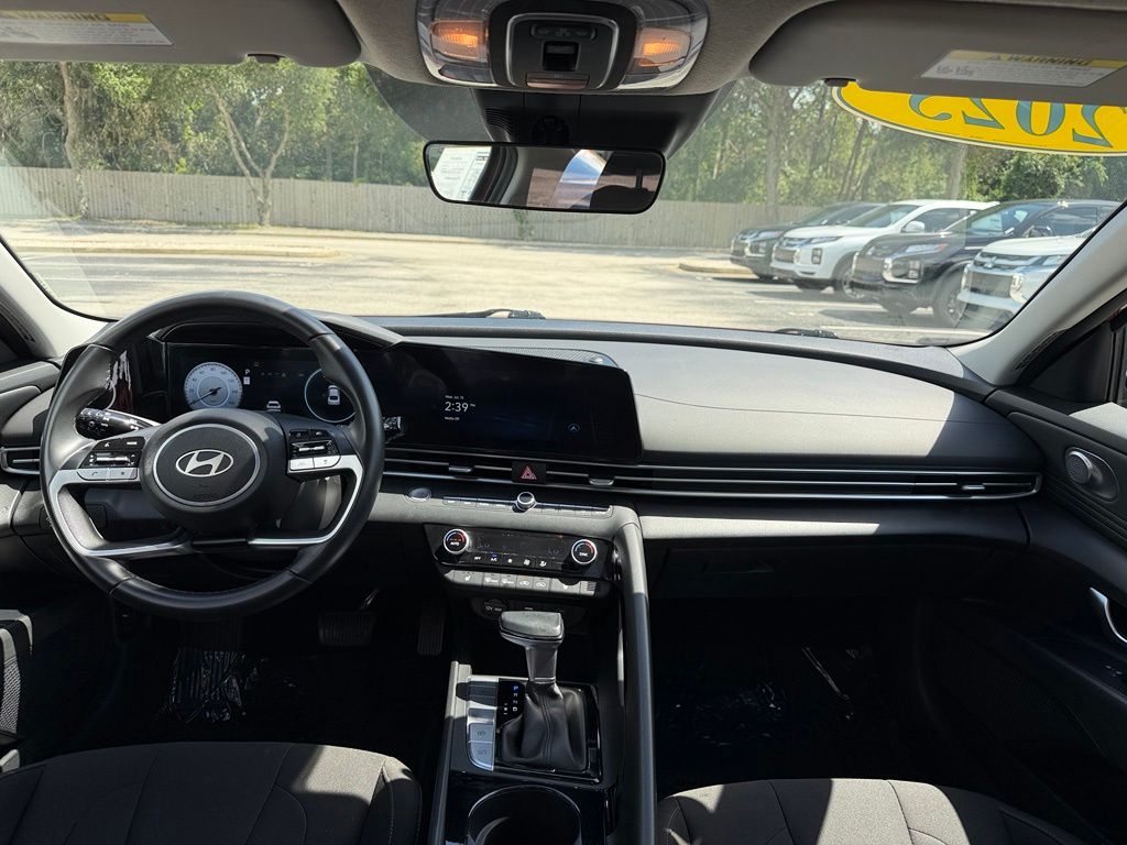 Used 2025 Hyundai Elantra Sedan