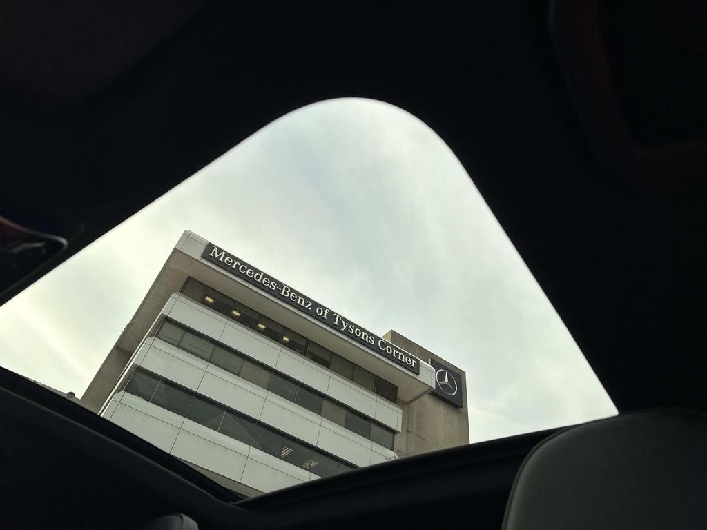 Thumbnail: 2024 Mercedes-Benz GLC - 31