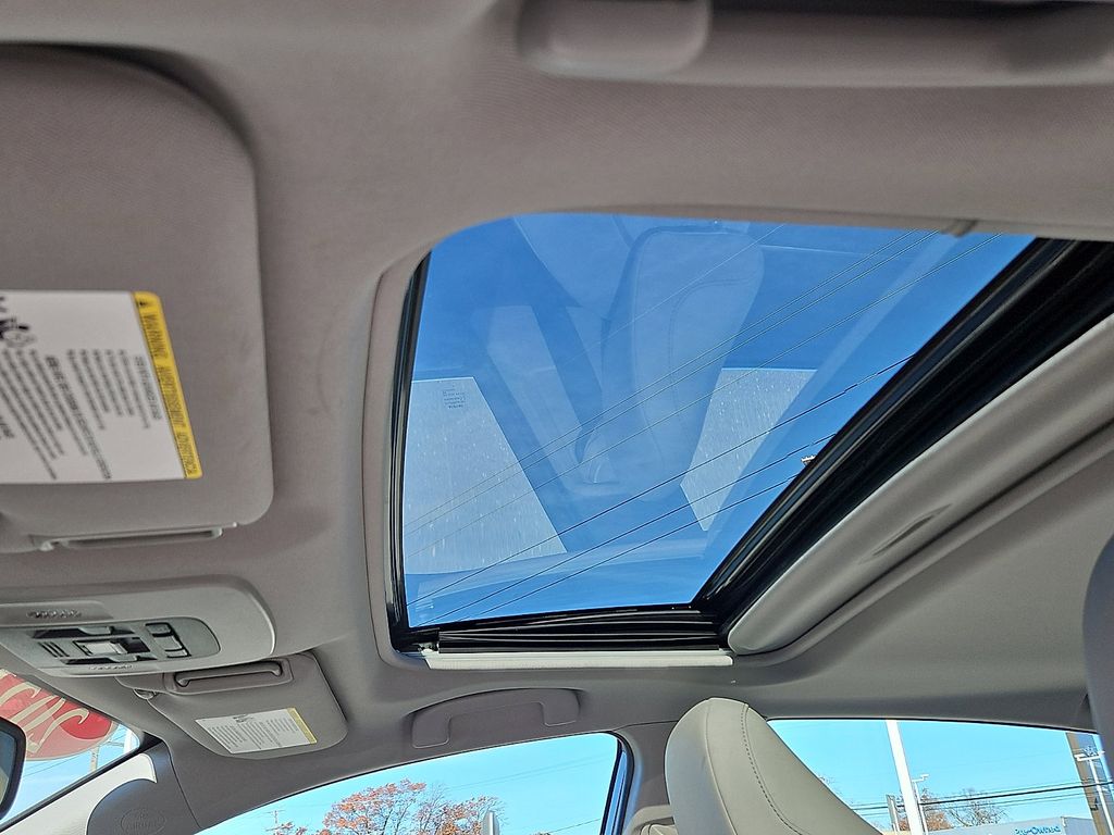 Thumbnail: 2021 Toyota Camry - 15