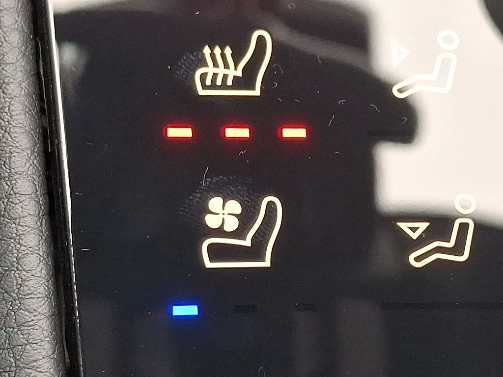 Thumbnail: 2026 Porsche Macan - 22