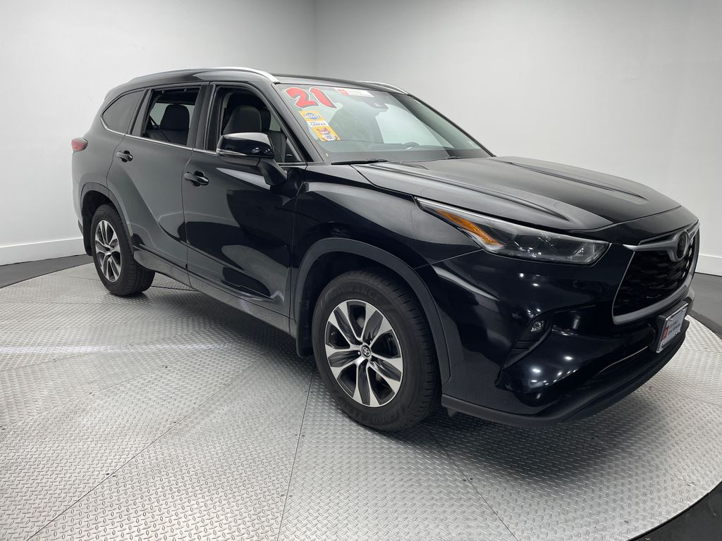 Thumbnail: 2021 Toyota Highlander - 3