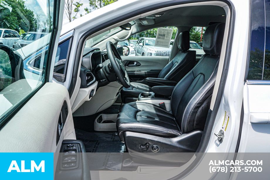 2024 Chrysler Pacifica Touring L photo 17