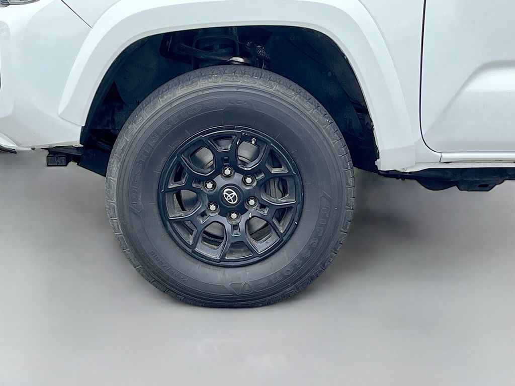 Used 2019 White Toyota SR5 image 27