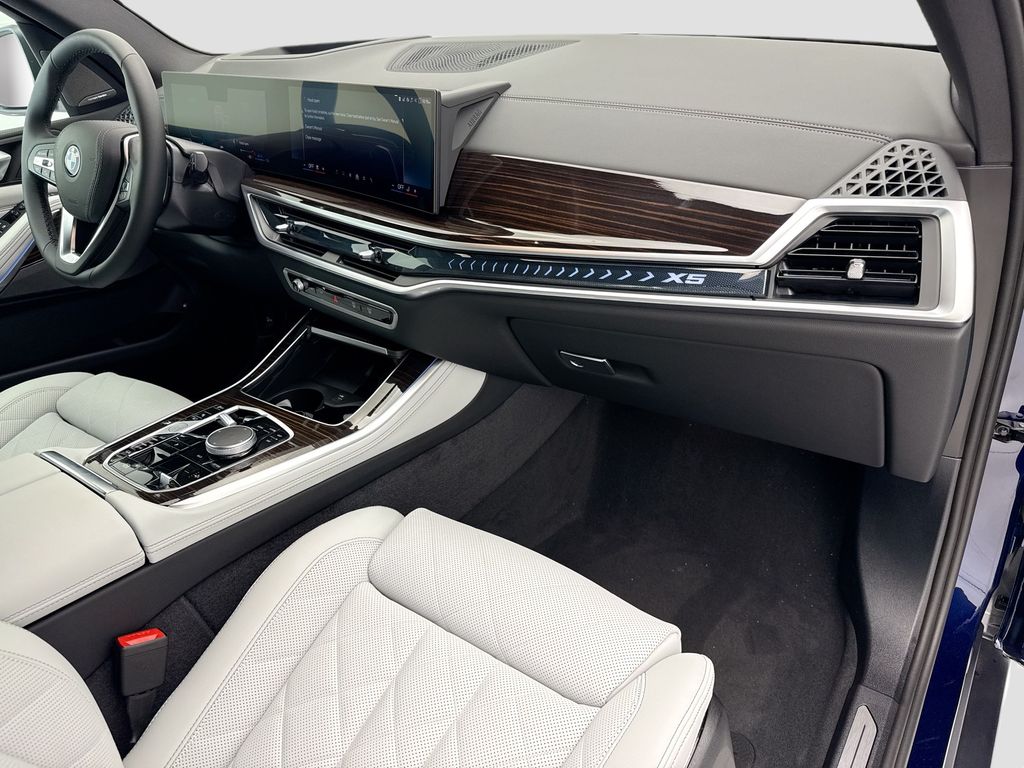 Thumbnail: 2026 BMW X5 - 16