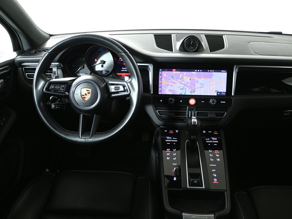 Thumbnail: 2022 Porsche Macan - 17