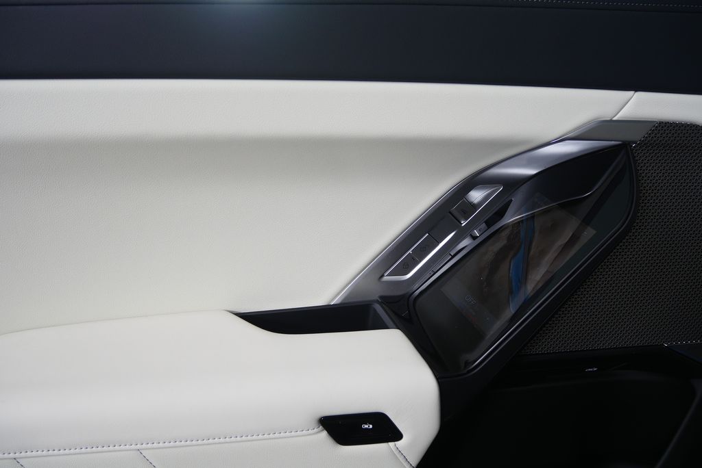 Thumbnail: 2026 BMW 7 Series - 14