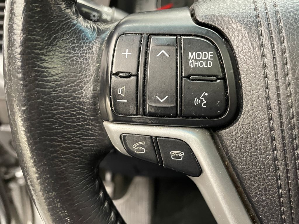 Thumbnail: 2017 Toyota Sienna - 22