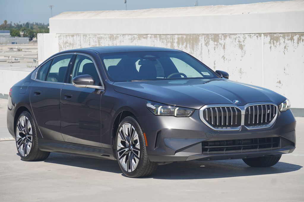 Thumbnail: 2026 BMW i5 - 3