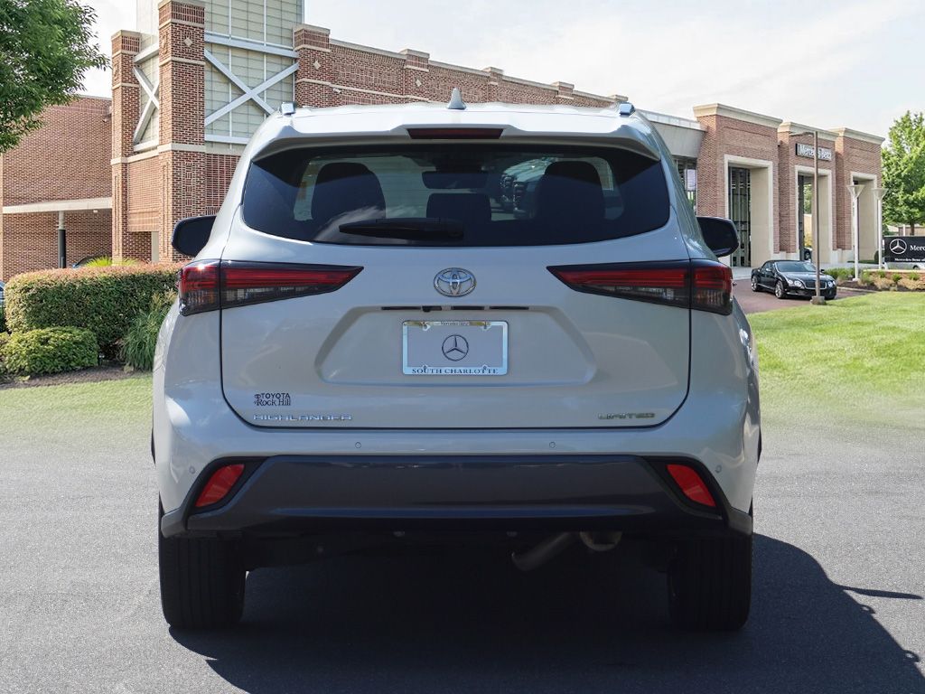 Thumbnail: 2021 Toyota Highlander - 5
