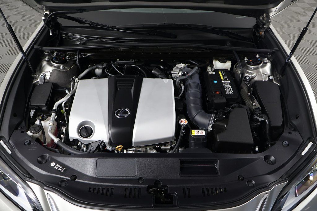 Thumbnail: 2019 Lexus ES - 15