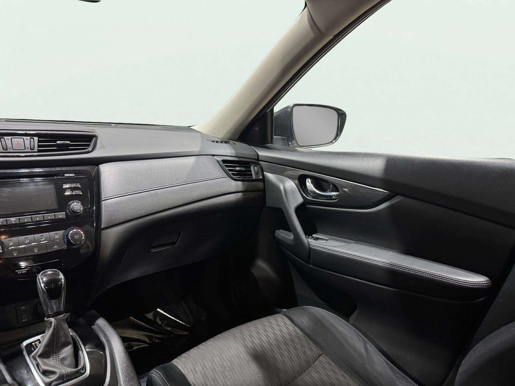 Used 2017 Brilliant Silver Nissan S image 11