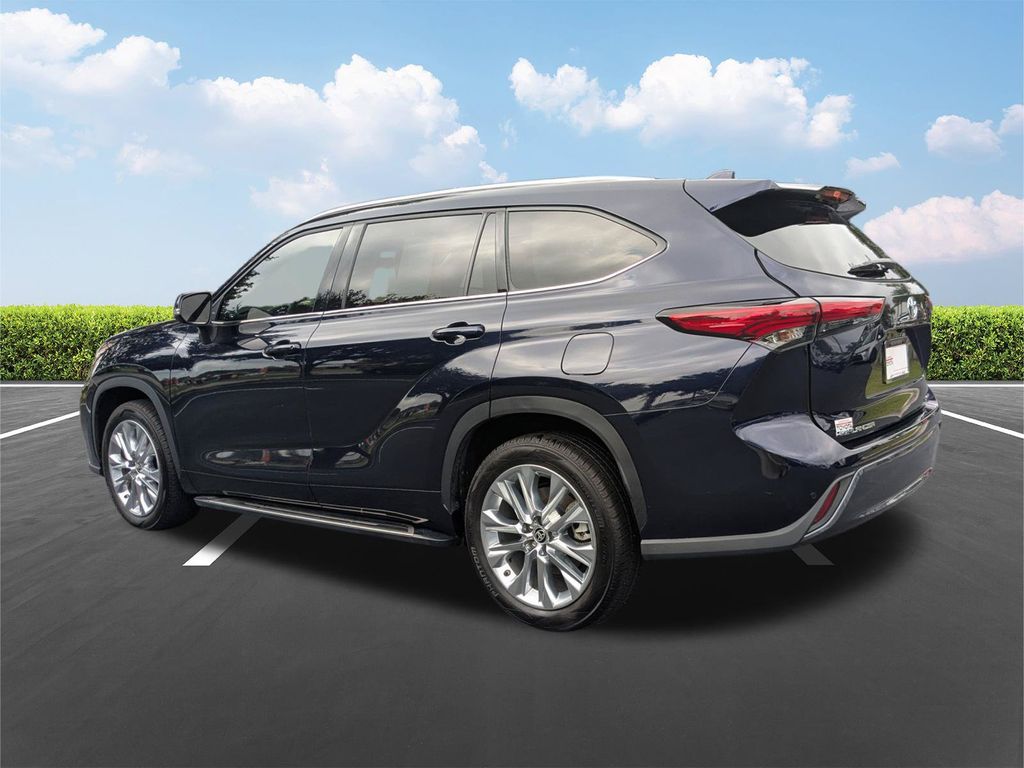 Used 2023 Toyota Highlander SUV