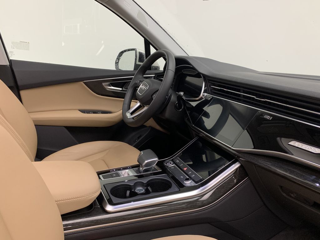 Thumbnail: 2023 Audi Q7 - 12