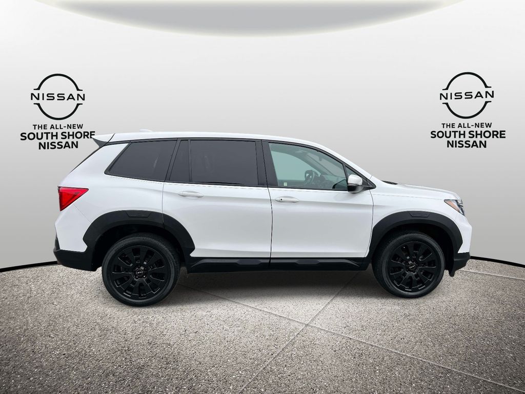 View vehicle photo 5