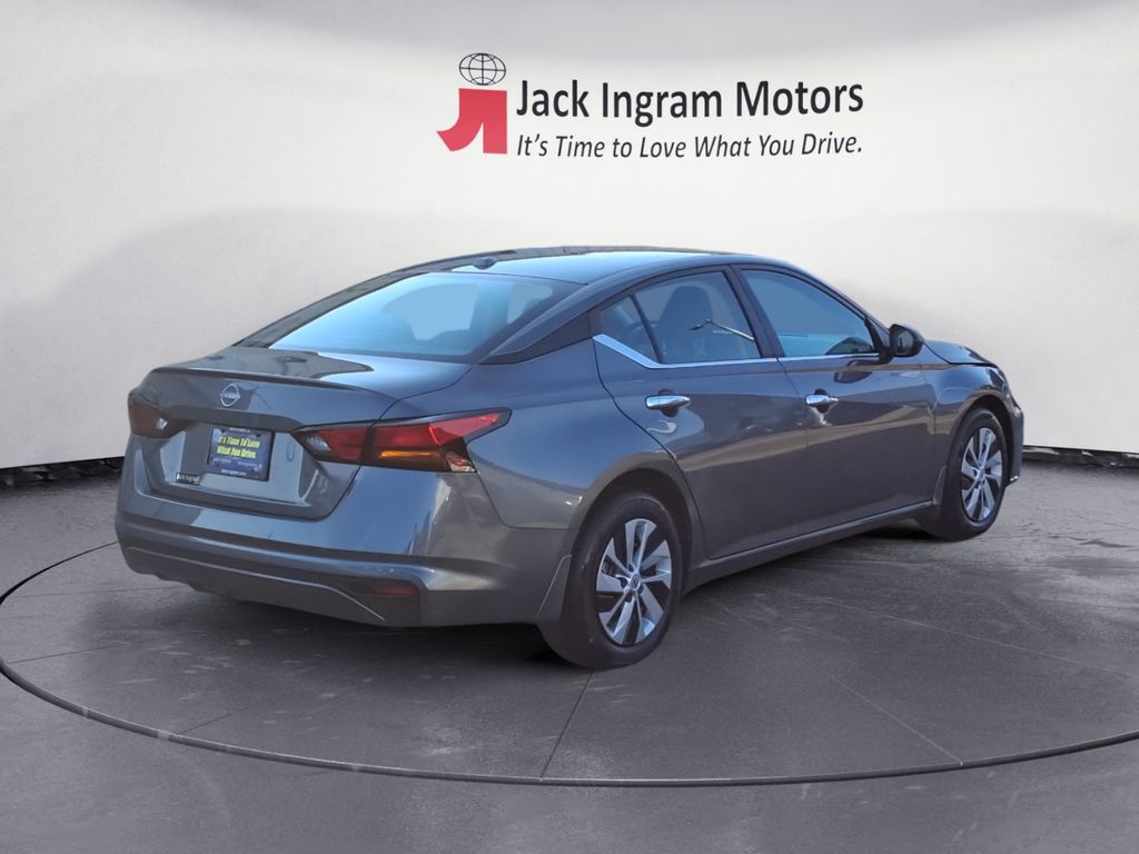 used 2025 Nissan Altima car