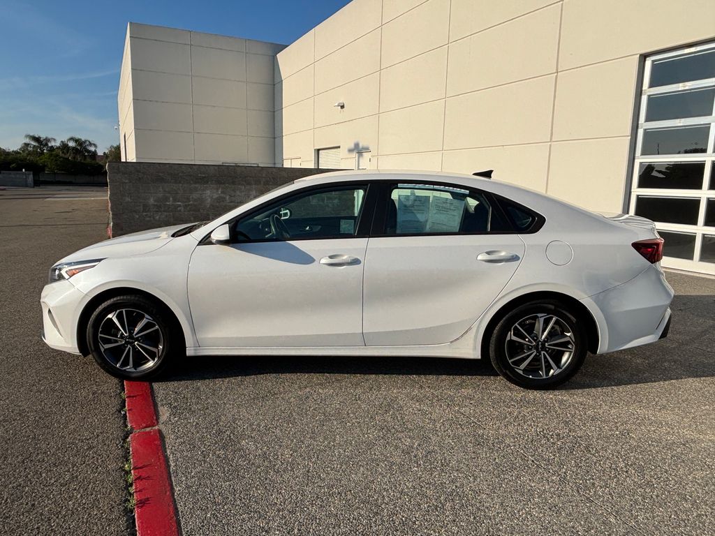 Thumbnail: 2023 Kia Forte - 8