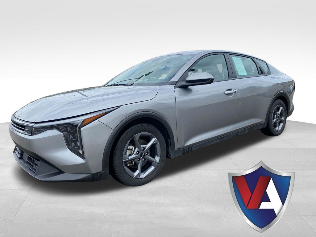 2025 Kia K4 LXS FWD   
