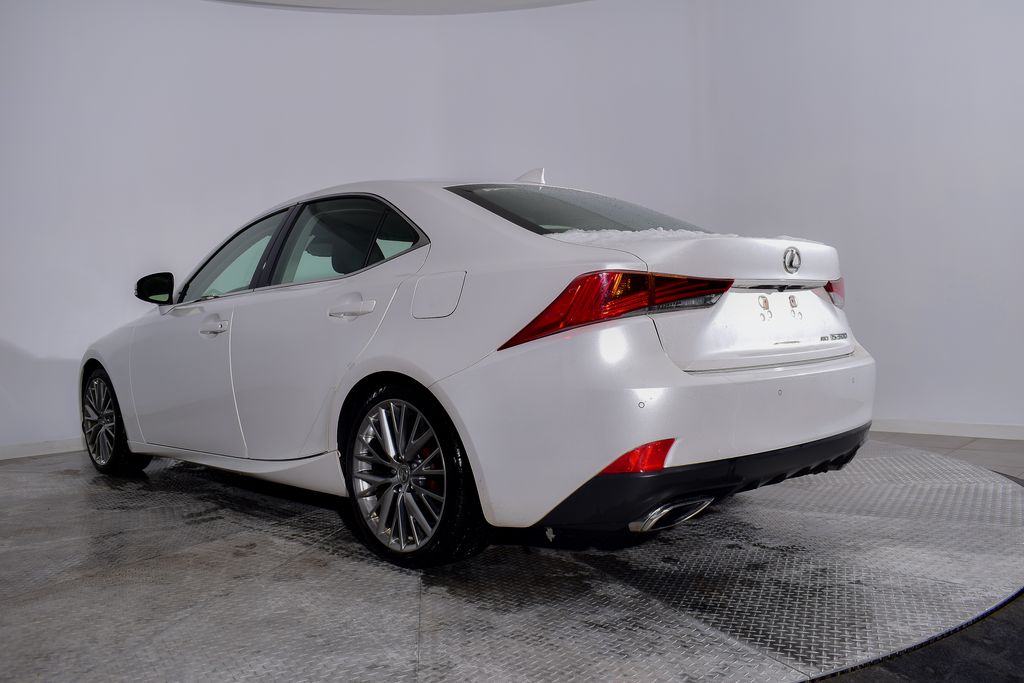 Thumbnail: 2018 Lexus IS - 3
