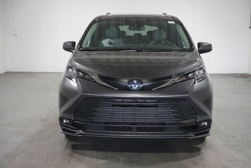 Thumbnail: 2025 Toyota Sienna - 2