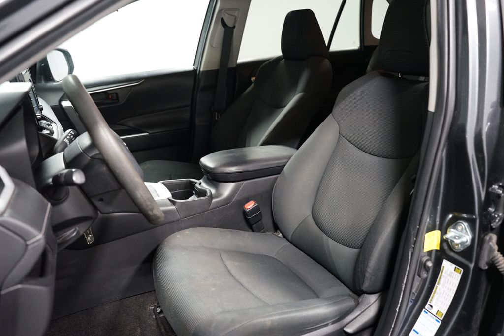 Thumbnail: 2021 Toyota RAV4 - 6