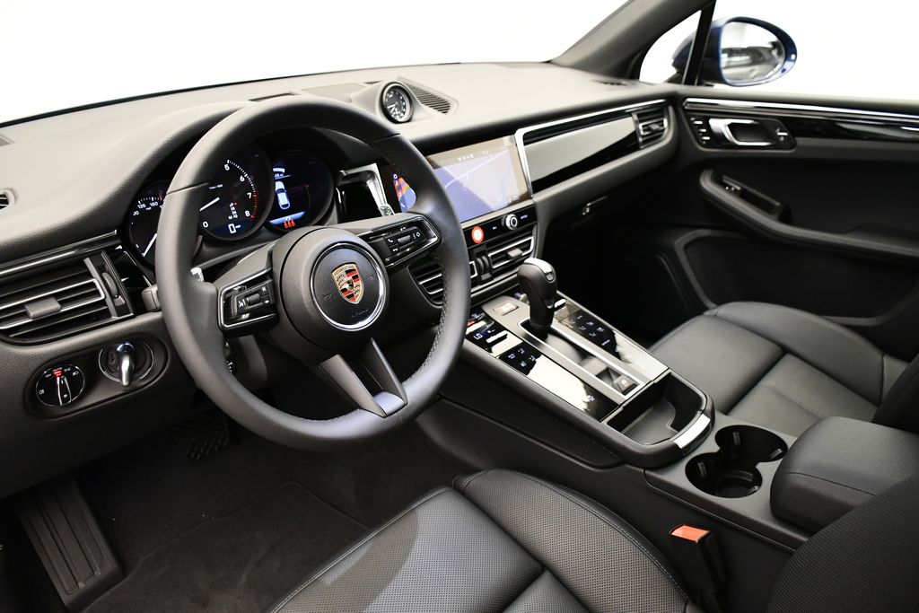 Thumbnail: 2025 Porsche Macan - 4