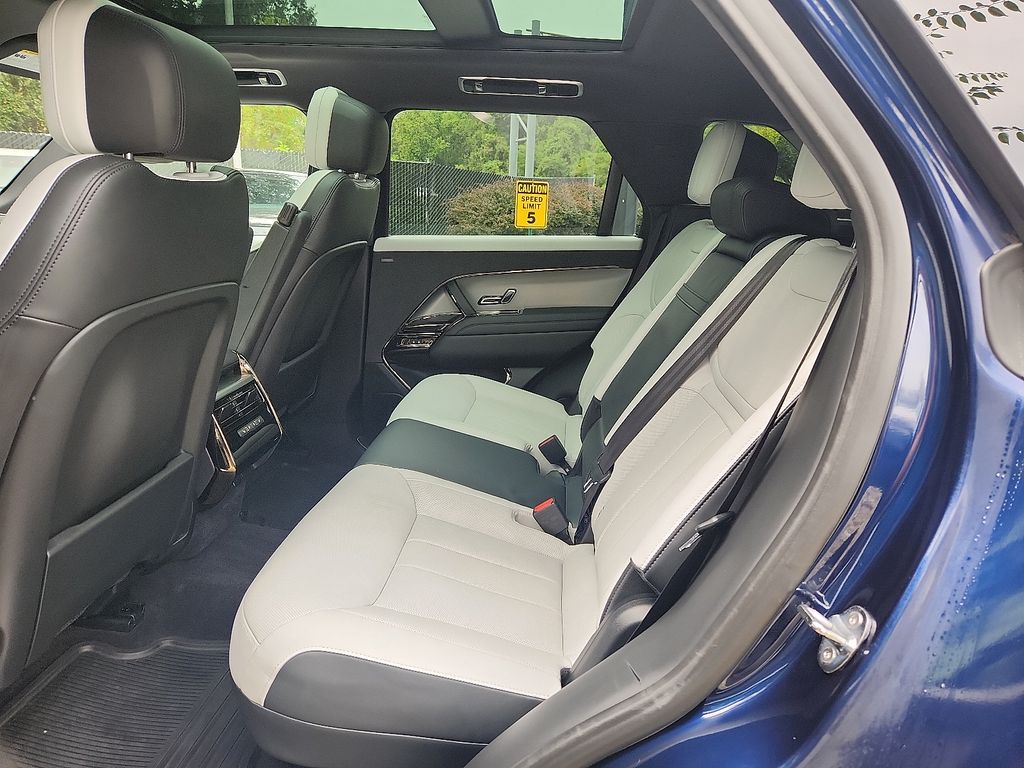 Thumbnail: 2023 Land Rover Range Rover Sport - 10