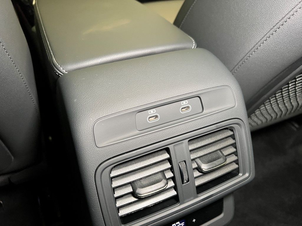 Thumbnail: 2025 Audi SQ5 - 17