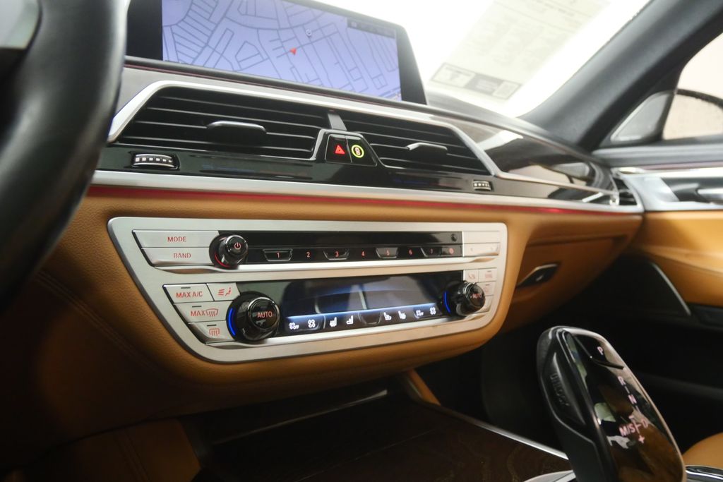 Thumbnail: 2022 BMW 7 Series - 24