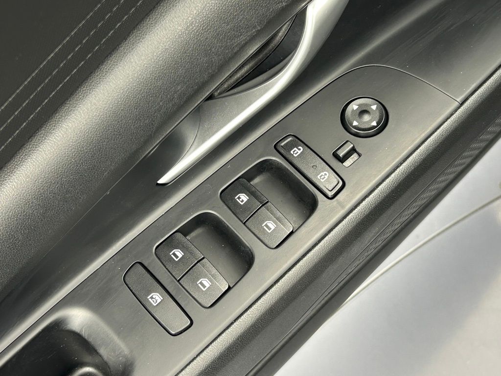 Used 2023 Onyx Black Hyundai SE image 12