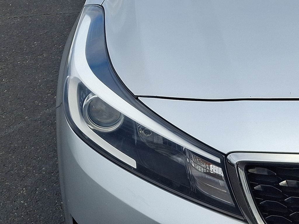 Thumbnail: 2018 Kia Forte - 9