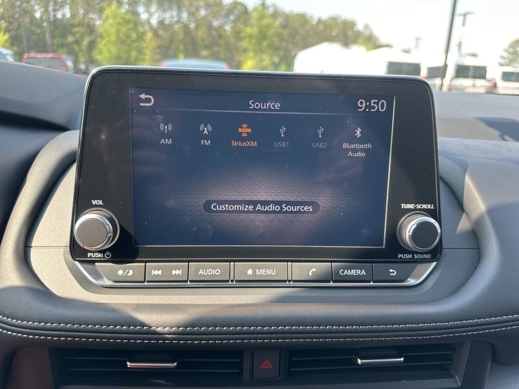 2025 Everest White Pearl Nissan Rogue SV FWD SUV