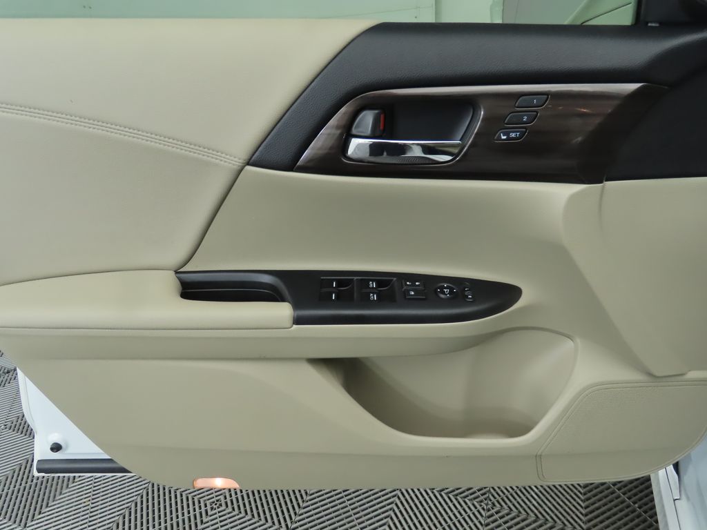 2017 Honda Accord Touring 25