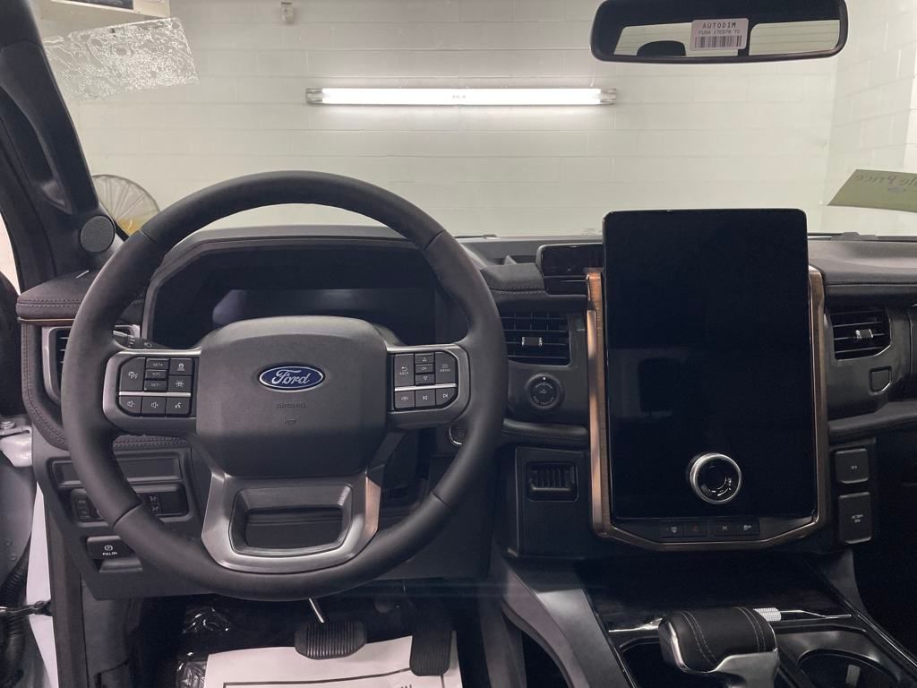 2025 Ford F-150 Lightning Lariat photo 5