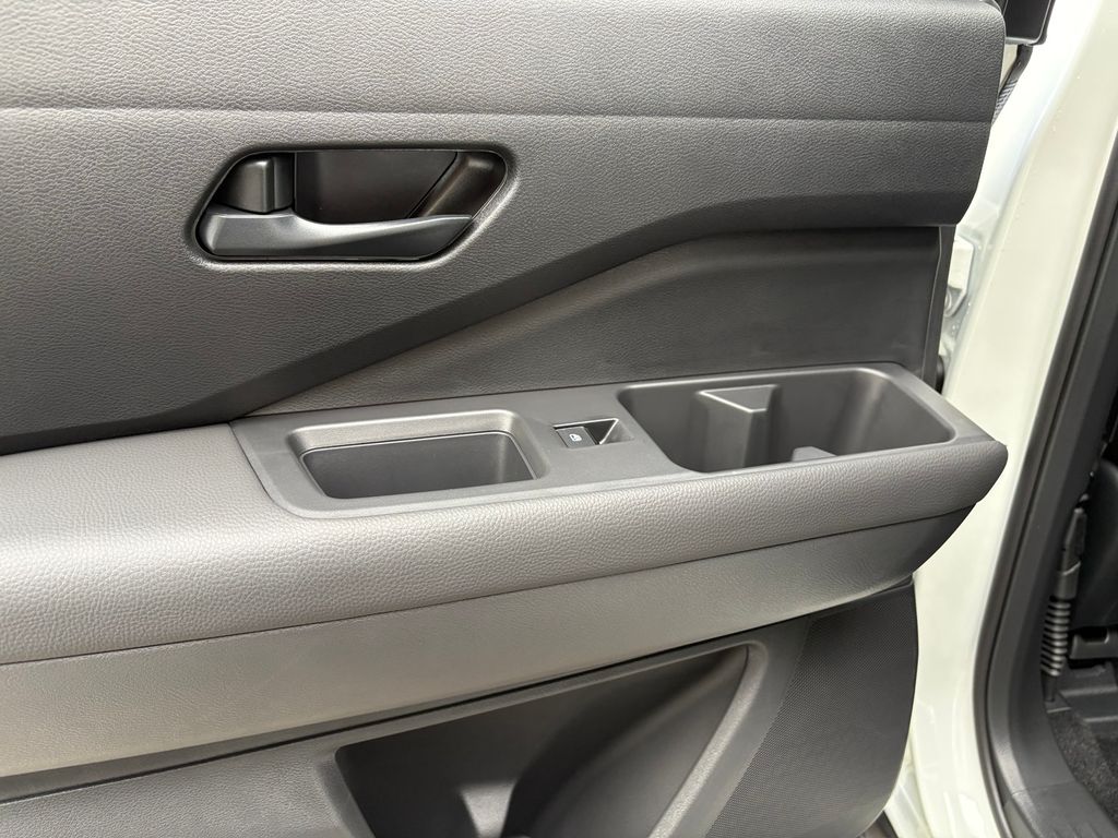 2025 Nissan Pathfinder S