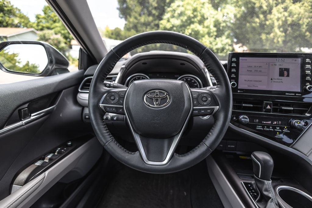2022 Toyota Camry XLE thumbnail 23