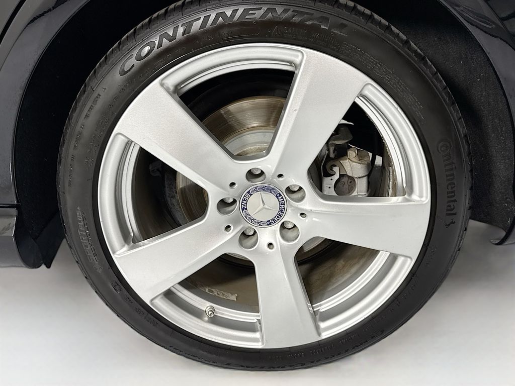 Thumbnail: 2010 Mercedes-Benz E-Class - 32